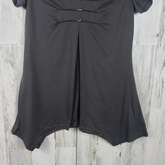 3/$15 unbranded gray short sleeve asymmetrical tshirt women's size medium - Picture 3 of 8